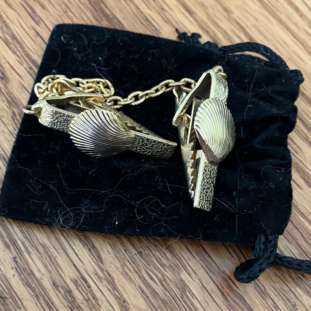 Elegant Gold Shell Sweater Guard